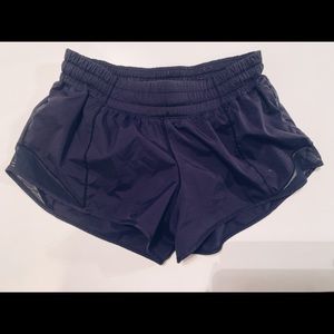 Lululemon Hotty Hot II 2.5 inch shorts-Navy Blue